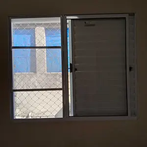 Foto enviada por cliente: tela instalada em janela de correr