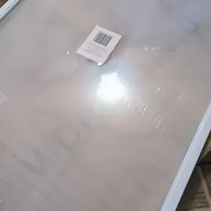 Foto enviada por cliente: detalhe da tela recebida com embalagem